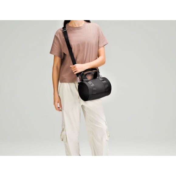 Lululemon Knit Nylon Mini Barrel Duffel Bag 5L Black, Pink or Raw Linen - Picture 2 of 12